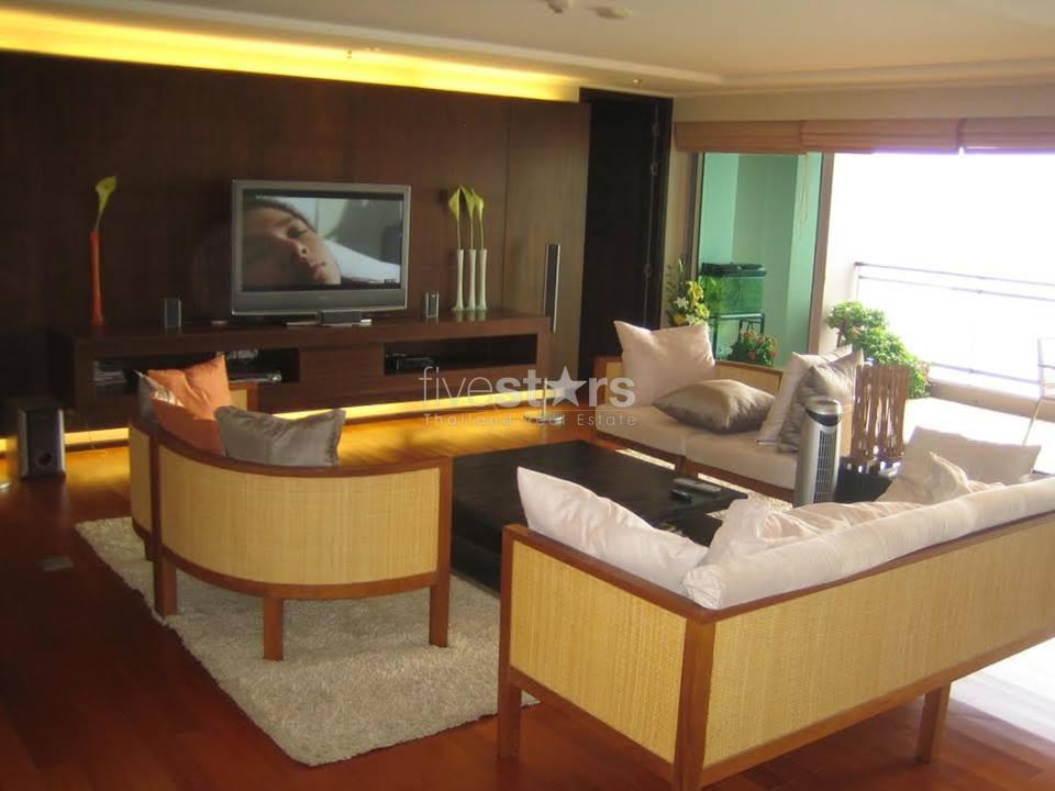Spectacular luxury 3-bedroom overlooking Pattaya Bay 107722914