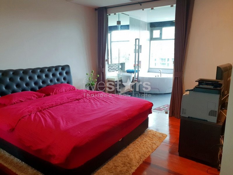 1 bedroom Seaview condo for sale in Pattaya 4231080858