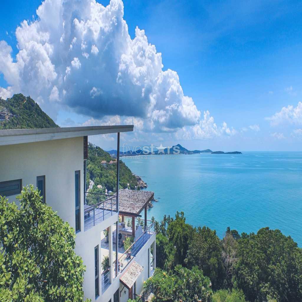 Apartment complex with gorgeous sea view