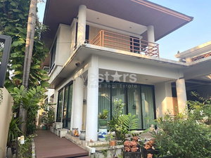Large house for sale on 800 sqm plot of land Phrakanong area 744947547