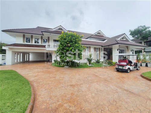House in compound with private swimming pool 6 bedrooms for sale in Onnut Pattanakan 1745276553