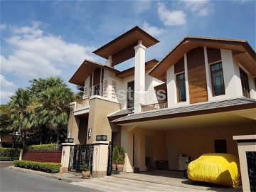 Luxury house private compound for sale close to Phra Khanong BTS Station 4279244976