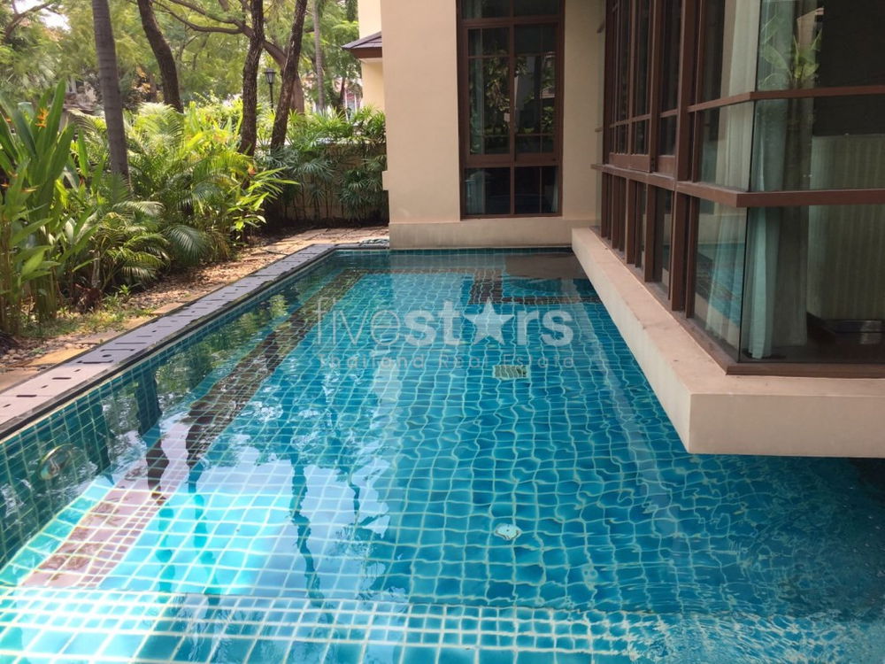 Luxury house private compound for sale close to Phra Khanong BTS Station 4279244976