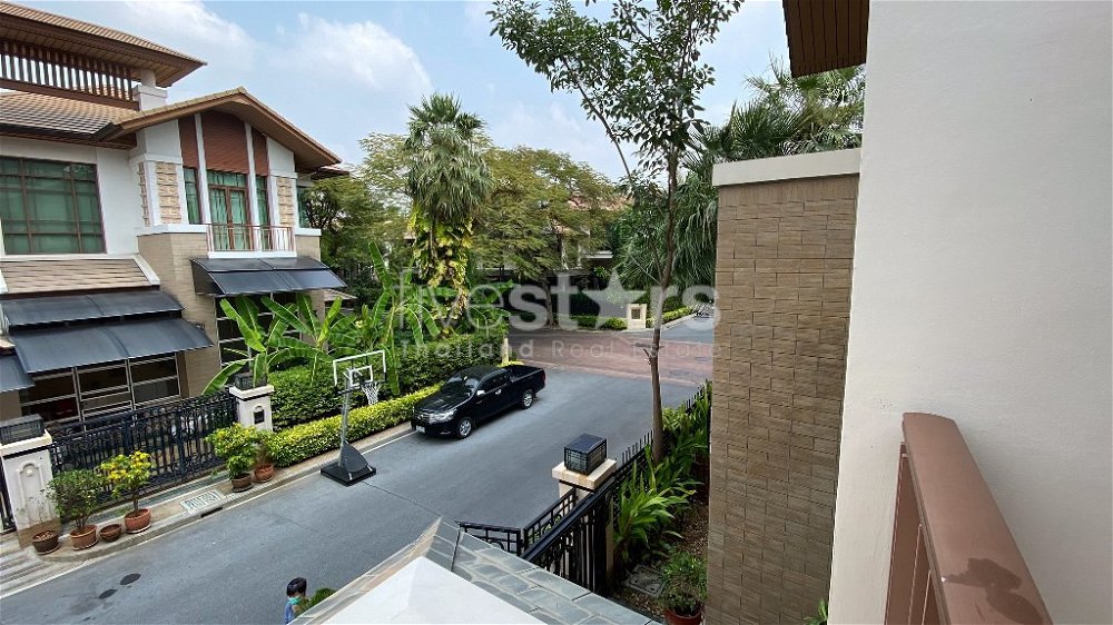 Luxury house private compound for sale close to Phra Khanong BTS Station 4279244976