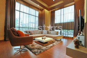 5 bedroom home office for sale on Huai Khwang 97592695