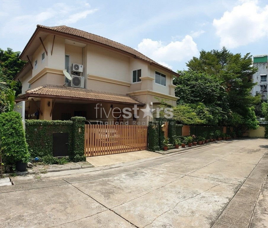 4-bedroom house with pool and large garden for sale close to Ram Intra expressway 2948800843