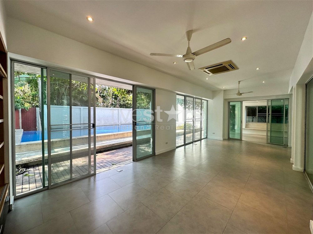 4-bedroom modern house for sale close to Suan Luang Rama 9 Park 1729362615