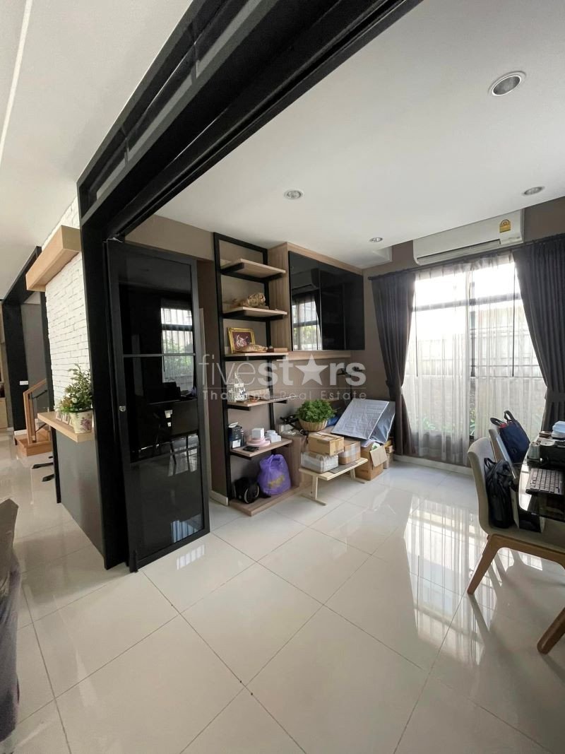 Modern House 4-Bedroom for sale on Pattanakarn 4073046512