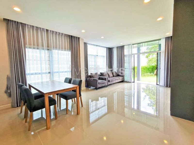 Modern Luxury House 4 -Bedroom for sale on Patthanakarn 2356460877