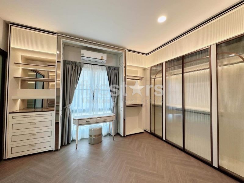 Luxury House 5-Bedroom for sale in Rama 9-Krungthepkreetha 3140333839