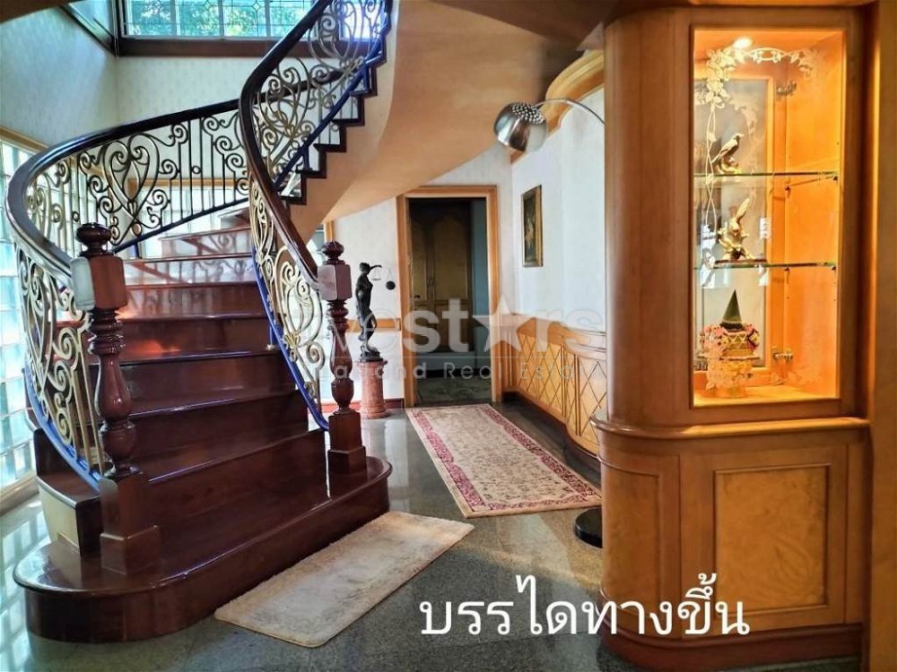 4-bedroom house in compound for sale on Ramkhamhaeng 164 610641730