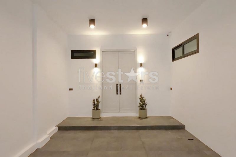 Modern Townhouse 4 – Bedroom for sale on Prakanong 136655000