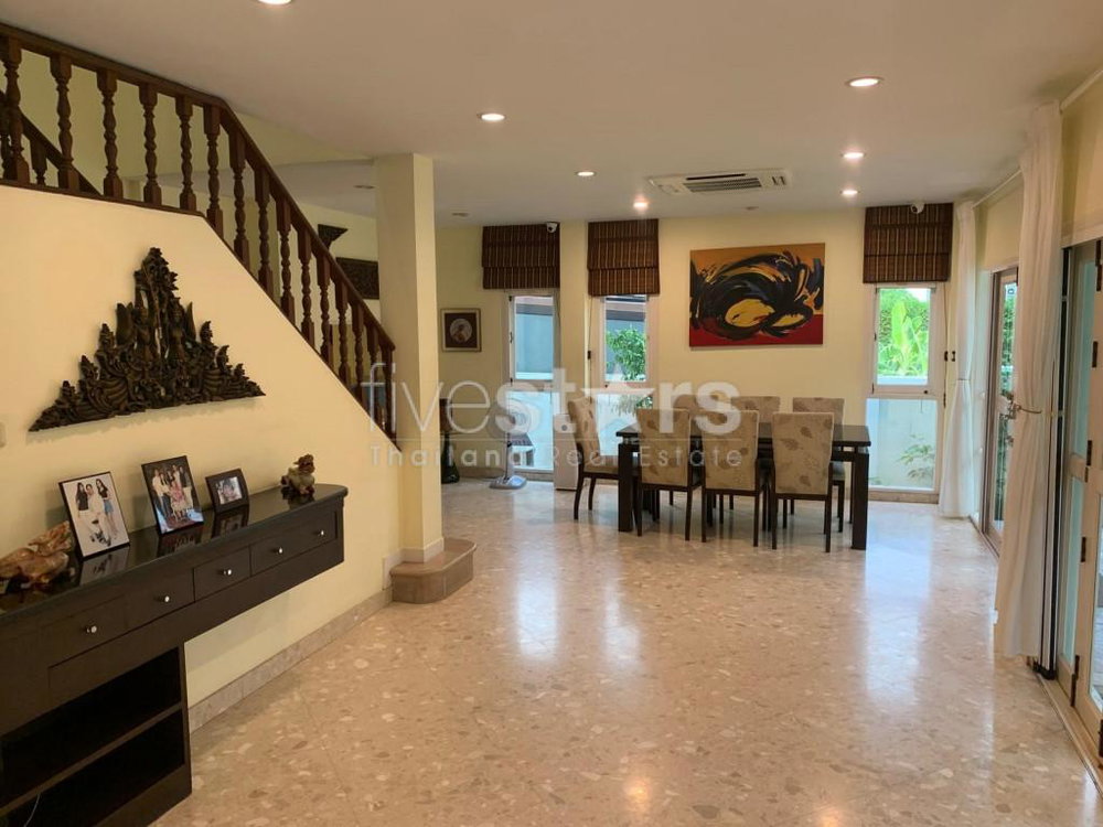 4-bedroom house for sale with private pool in Ramkamhaeng close to expressway 4132655198
