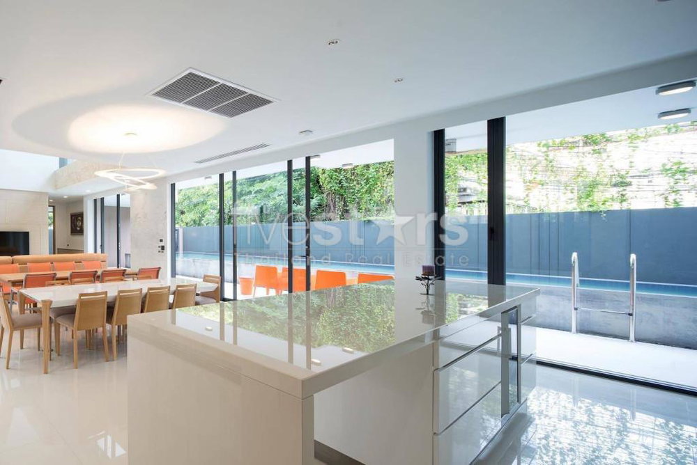Stylish 3-Bedroom Luxury Home for Sale – Ekkamai 2643972286