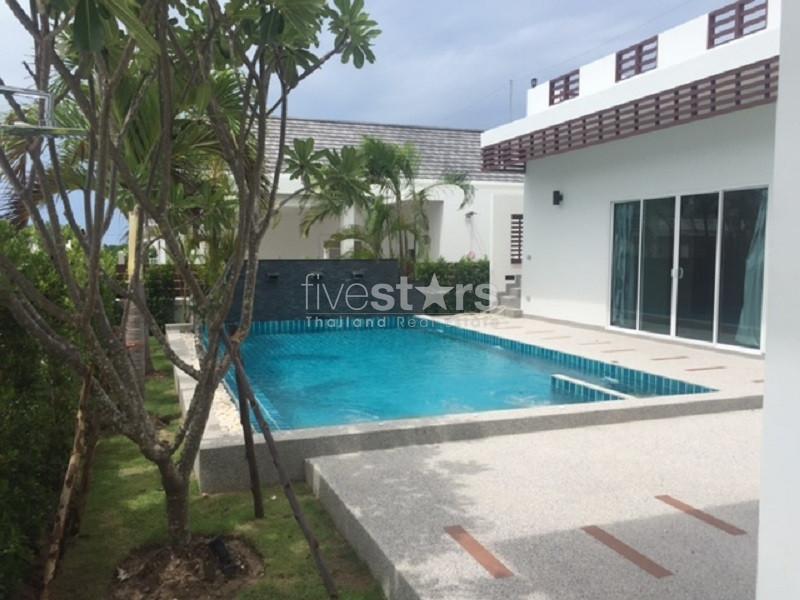 Nice tropical villa with pool close to the beach 4209781675
