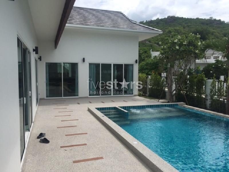 Nice tropical villa with pool close to the beach 4209781675