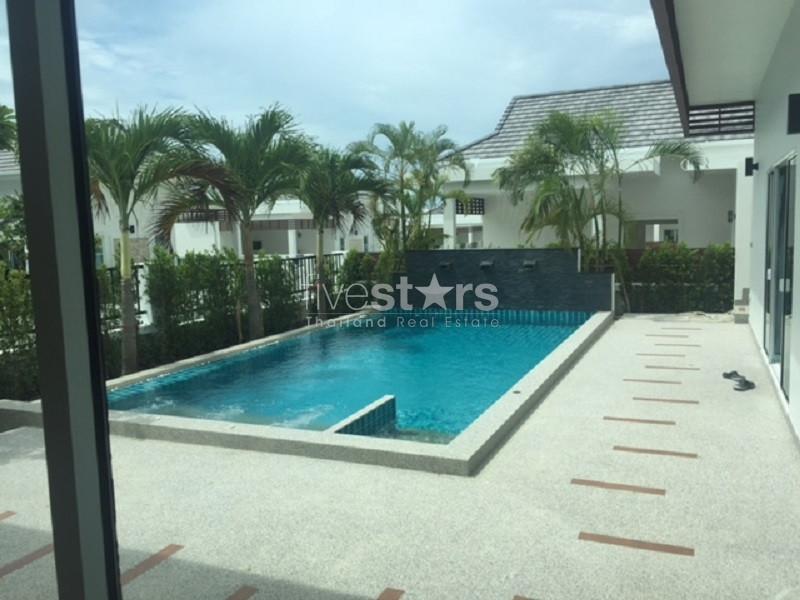 Nice tropical villa with pool close to the beach 4209781675