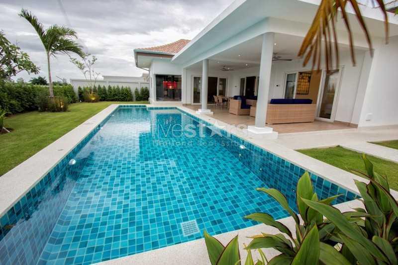 Spacious 3-bedrooms pool villa close to the beach 2632939847
