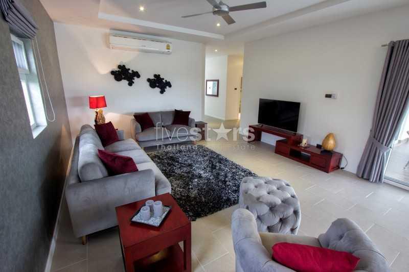 Spacious 3-bedrooms pool villa close to the beach 2632939847