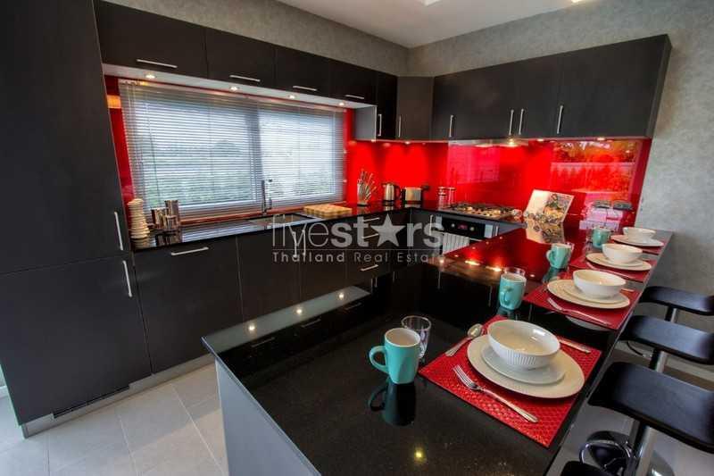 Spacious 3-bedrooms pool villa close to the beach 2632939847