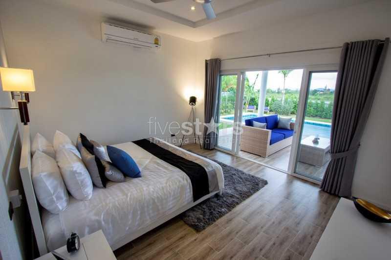 Spacious 3-bedrooms pool villa close to the beach 2632939847