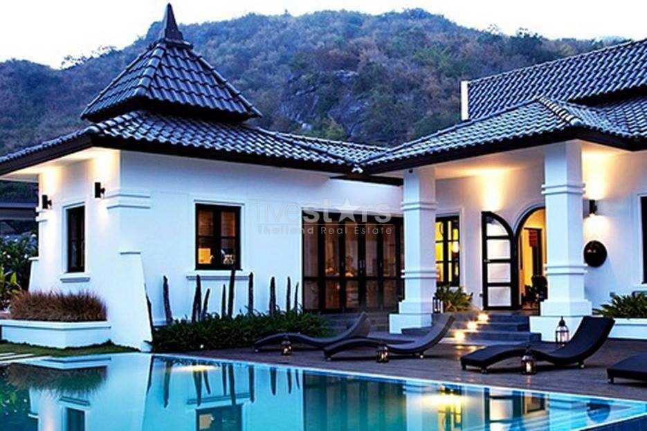 3-bedroom pool villa close to the beach 1163518994