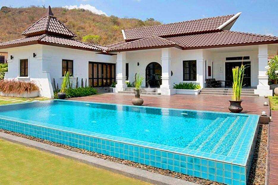 3-bedroom pool villa close to the beach 1163518994