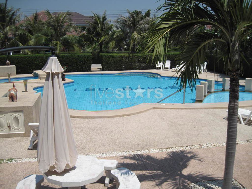 For sale in Hua Hin, 3 bedrooms villa not far from the beaches 4213266558