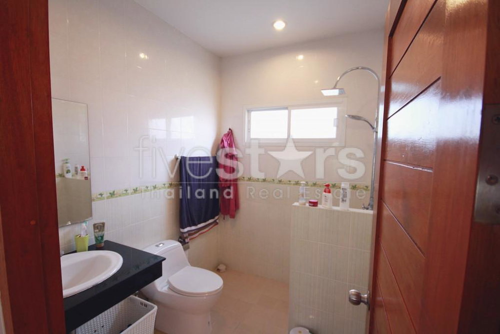 3 bed villa for sale in Bor Fai, Hua Hin 1676305395