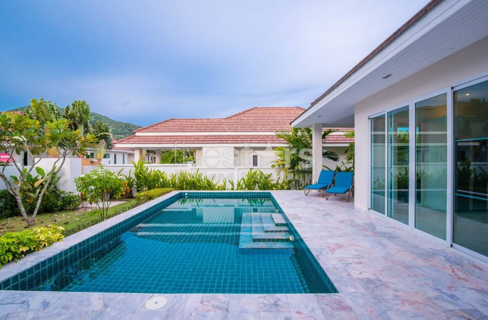 3 bedroom villa for sale in Hua Hin Beach, Hua Hin 689925079