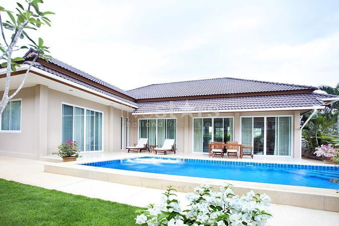 Nice 3 bedroom pool villa for sale in Nong Kae, Hua Hin 3520630466