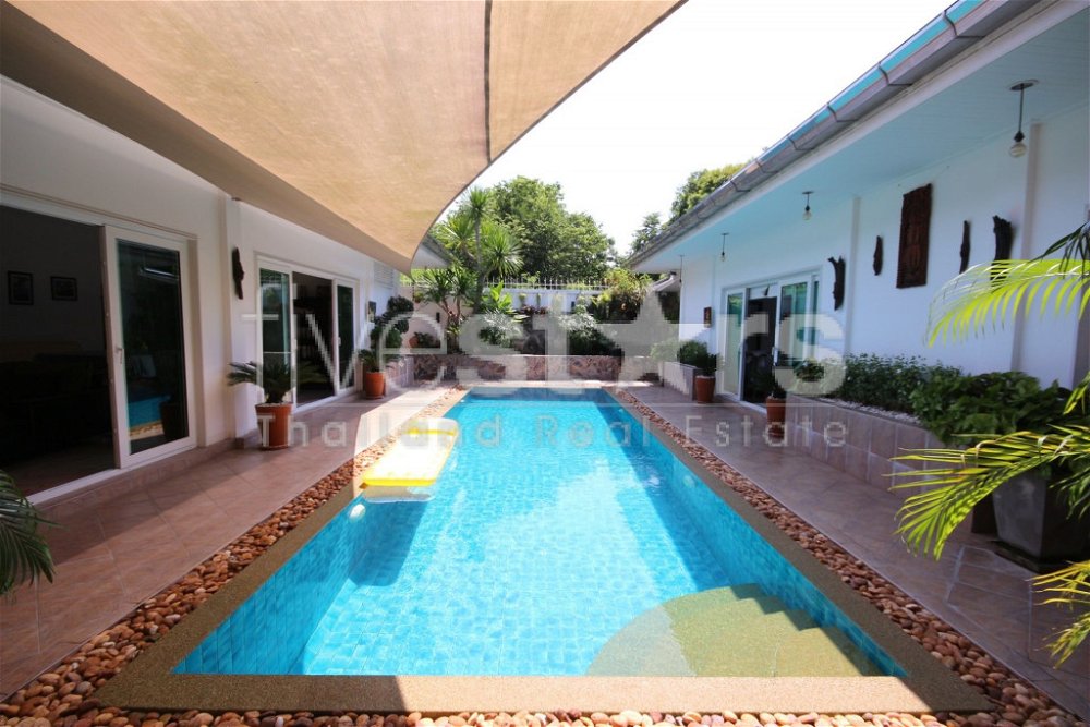 Pool villa with 3 bedrooms for sale in Hua Hin 2378148067