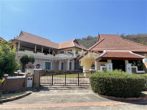 Emerald Heights:Two Storey Villa in perfect condition with 3 Bed and 4 Bathrooms 1141584458
