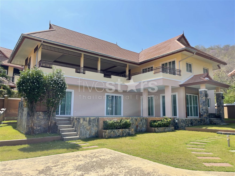Emerald Heights:Two Storey Villa in perfect condition with 3 Bed and 4 Bathrooms 1141584458