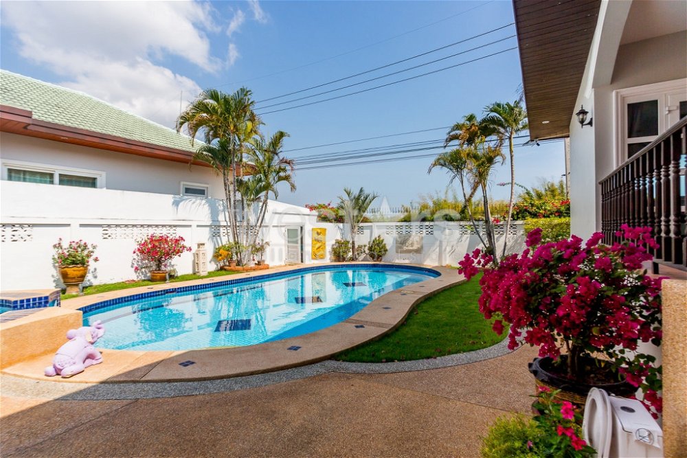 Spacious 4 Bed 3 Bath Pool Villa For Sale with Brand New Kitchen in Stuart Park 1453501935
