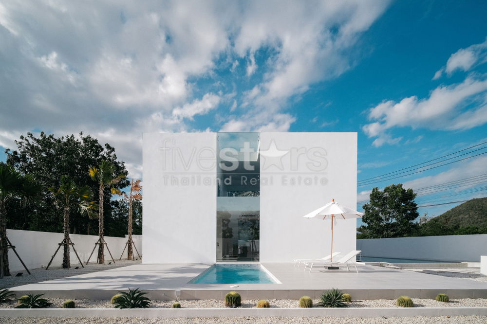 4 Bedroom, Minimalistic, Ultra Modern Pool Villa 3405820084