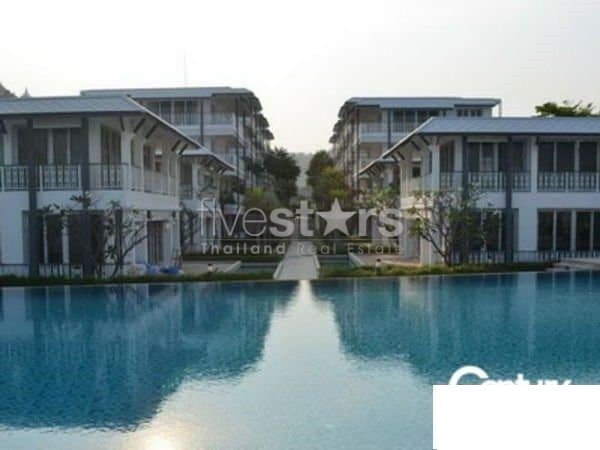 Modern Beachfront 3 Bed Villa 2669455723