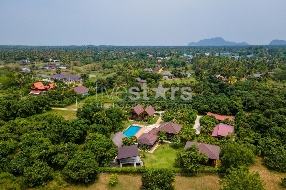 Mountain View Private Villa and Resort For Sale in Samroiyod Near Beach 960404121