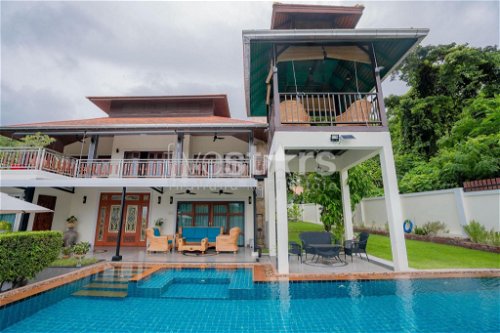 White Lotus 1: 5 Bedroom Bali Style Villa in Great Location 360582467