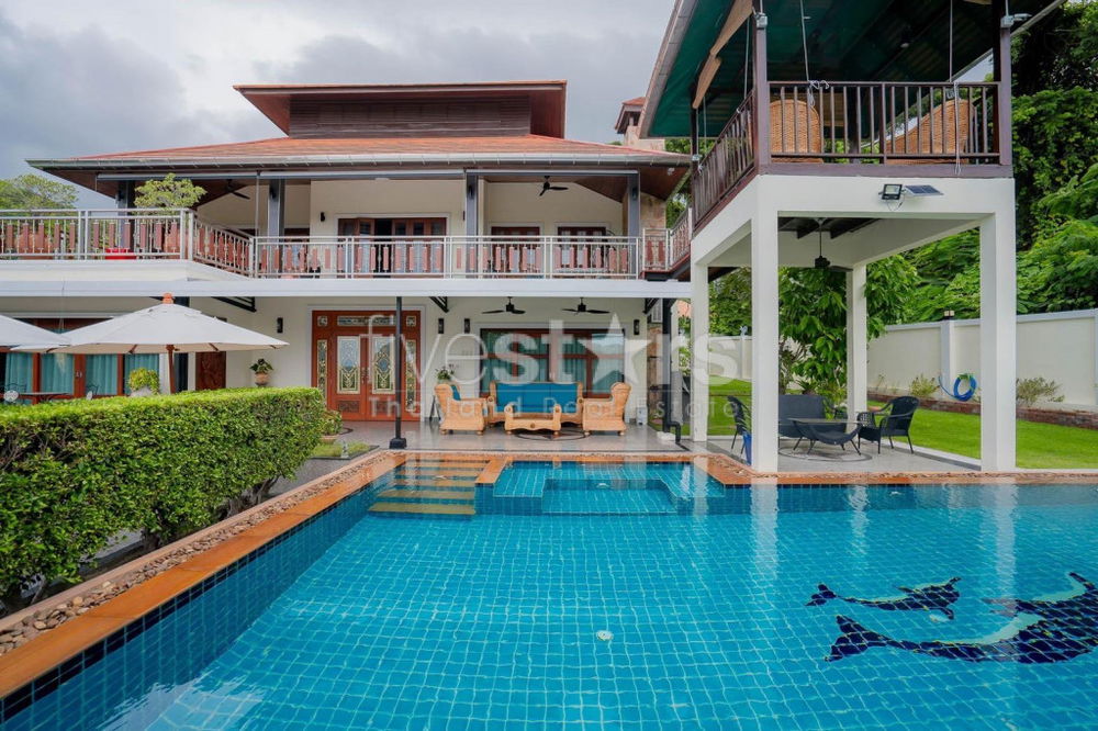 White Lotus 1: 5 Bedroom Bali Style Villa in Great Location 360582467