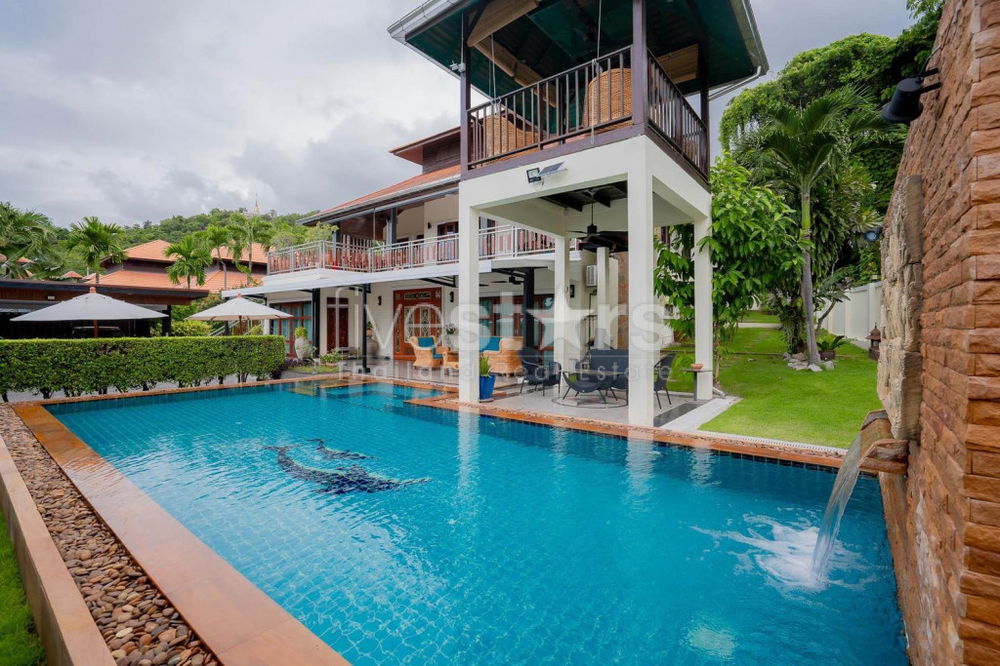 White Lotus 1: 5 Bedroom Bali Style Villa in Great Location 360582467