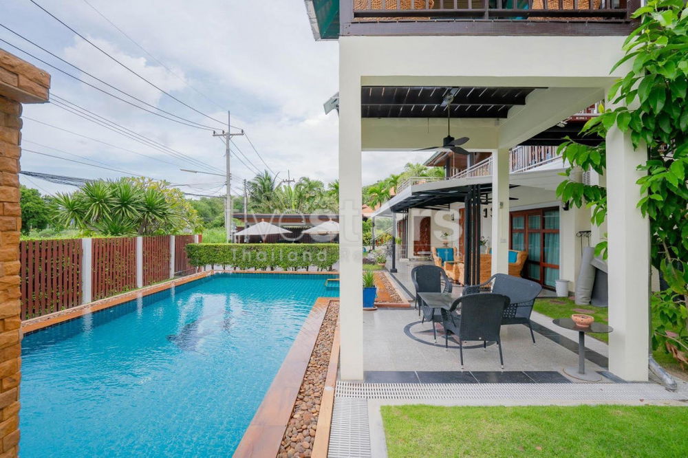 White Lotus 1: 5 Bedroom Bali Style Villa in Great Location 360582467