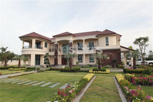 Luxury Two Story Mansion In Cha Am 3923375050