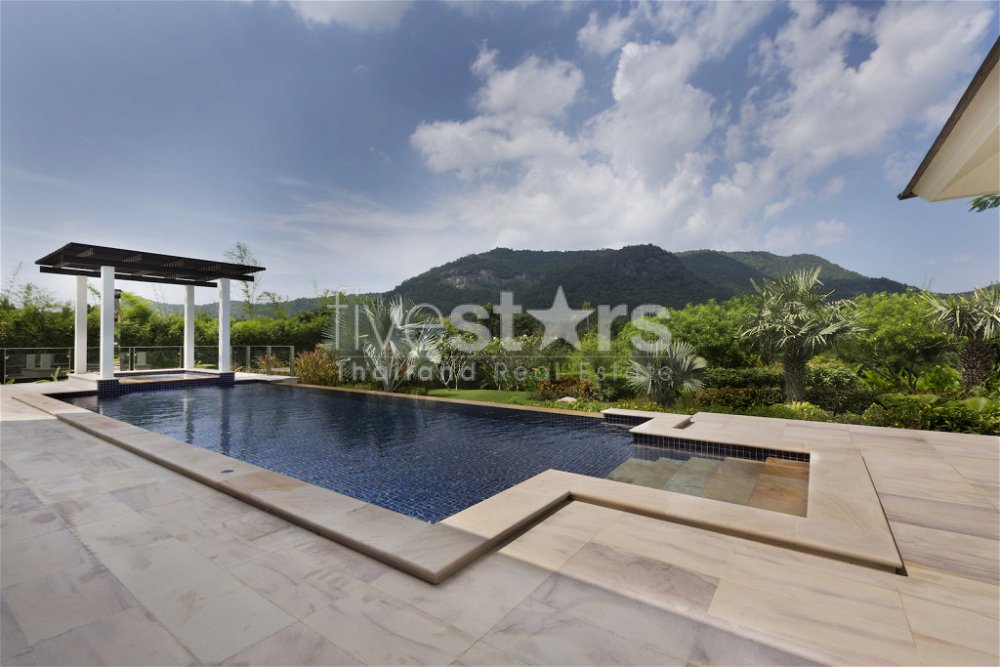 Stylish and Exclusive Luxury Pool Villa 1217791009