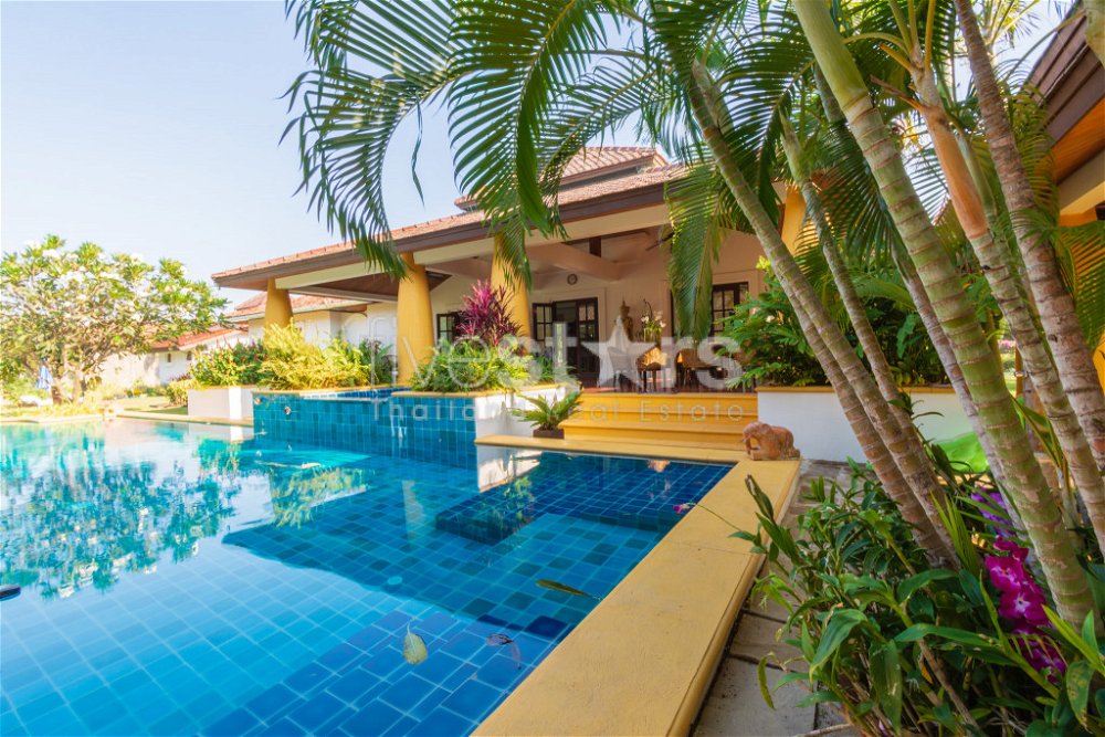 Luxury 5 Bedroom Bali Style Villa – Close to town 1124244118