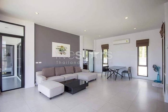 3 Bed Pool Villa only 3-4 minutes from Blu Port and the Beach 1932532443