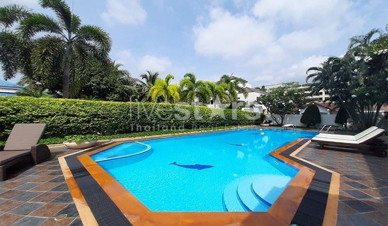 5 Bedroom Pool Villa in Central Hua Hin 1014074396