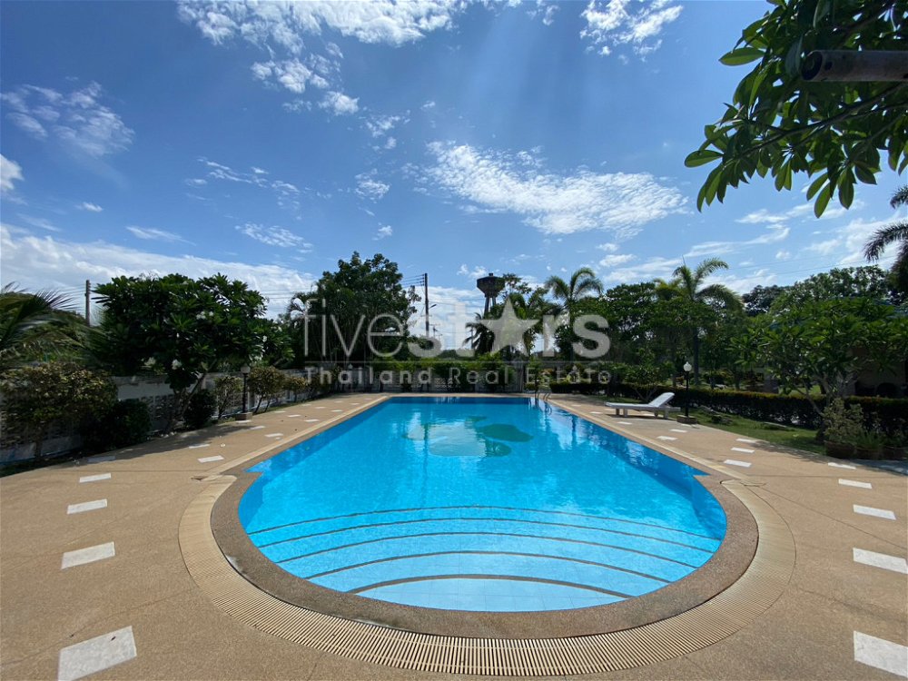 Large Private 4 Bed Pool Villa For Sale on 1.2 Rai Land in Hinlekfai 1173317678
