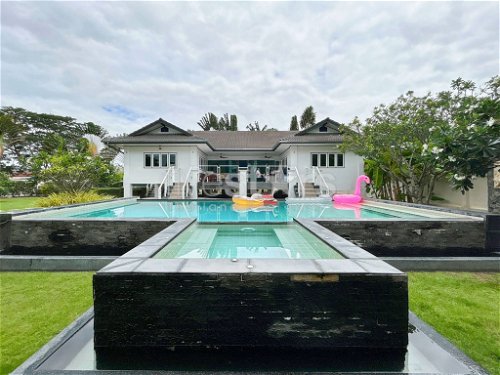 Luxury 4 Bedroom Pool Villa on Large Land Plot 1335864573