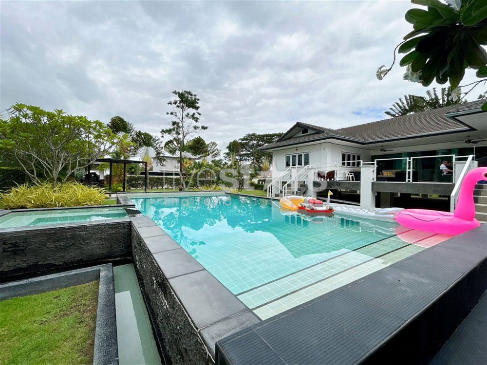 Luxury 4 Bedroom Pool Villa on Large Land Plot 1335864573